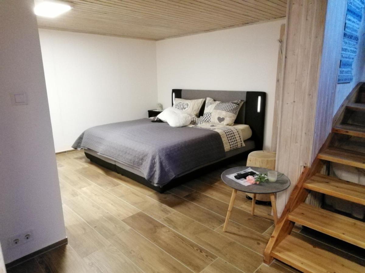 Ferienwohnung Blockhaus Juka Vinningen Exteriör bild